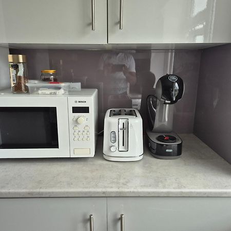 Lovely & Beautiful 2 Bed-Apartment In Borehamwood Zewnętrze zdjęcie