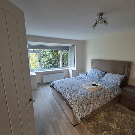 Lovely & Beautiful 2 Bed-Apartment In Borehamwood Zewnętrze zdjęcie