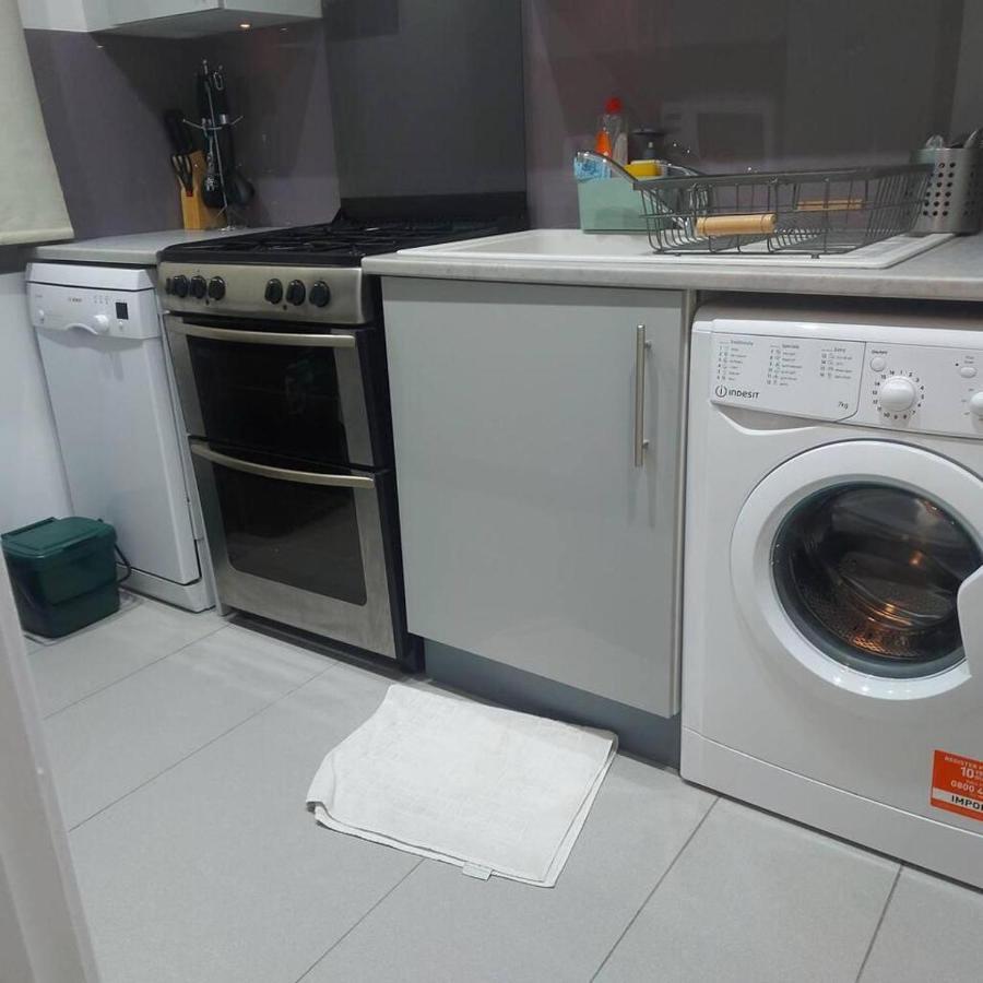 Lovely & Beautiful 2 Bed-Apartment In Borehamwood Zewnętrze zdjęcie