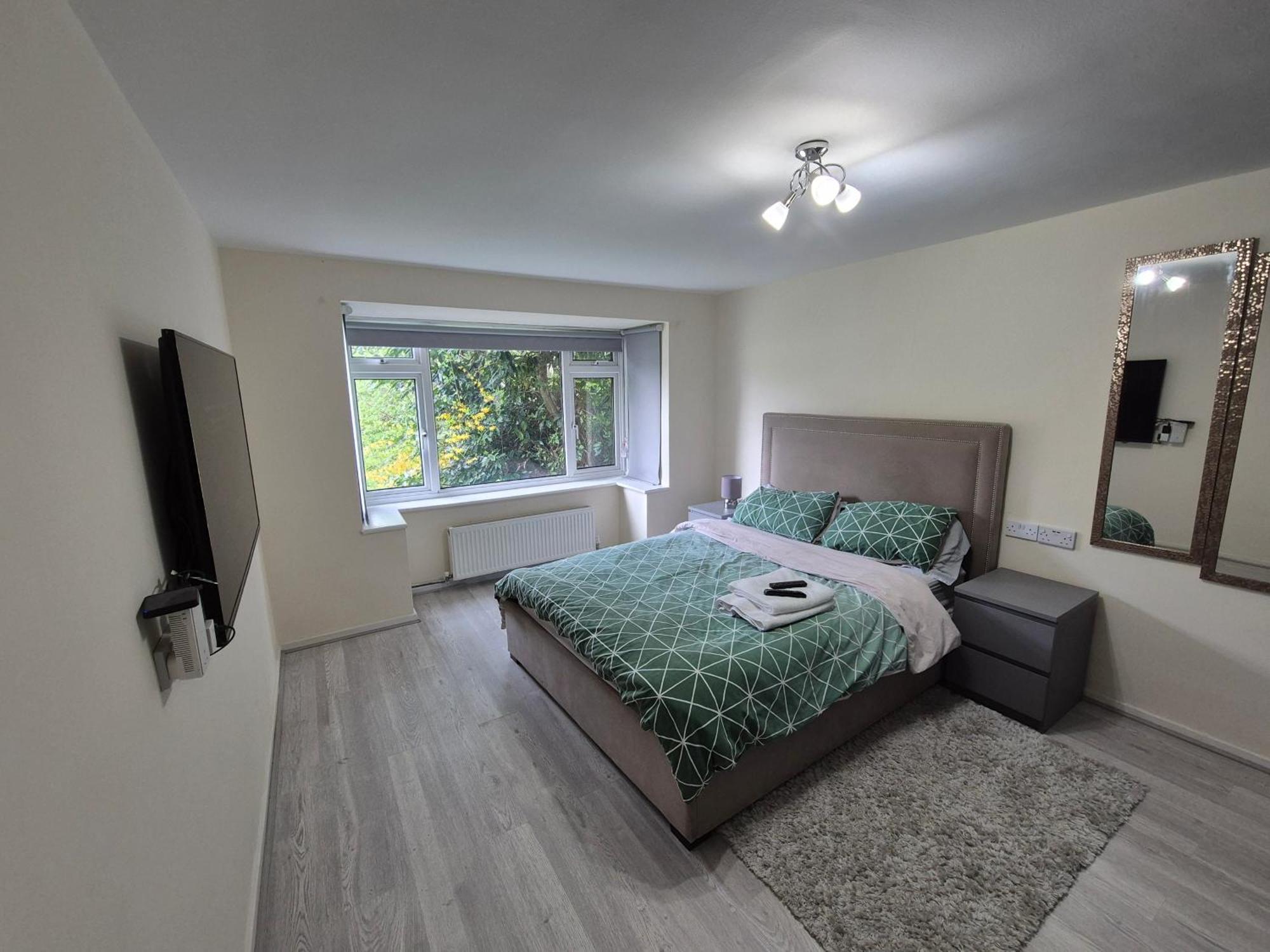 Lovely & Beautiful 2 Bed-Apartment In Borehamwood Zewnętrze zdjęcie